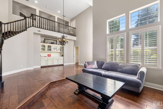 7704 Jill Jean Avenue, Bakersfield, CA 93308