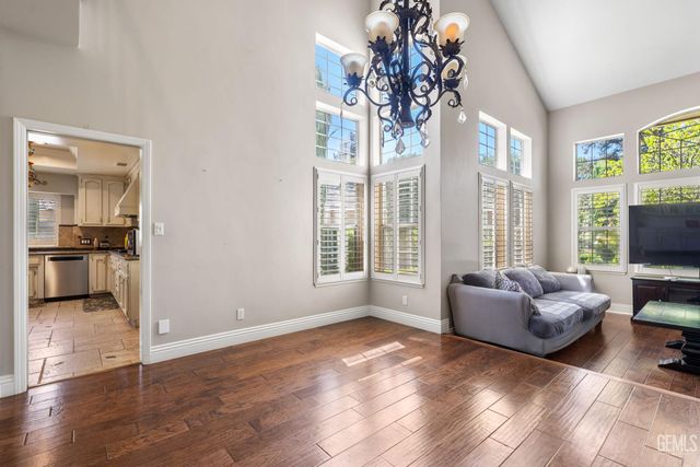 7704 Jill Jean Avenue, Bakersfield, CA 93308