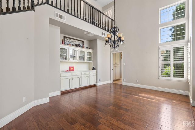 7704 Jill Jean Avenue, Bakersfield, CA 93308