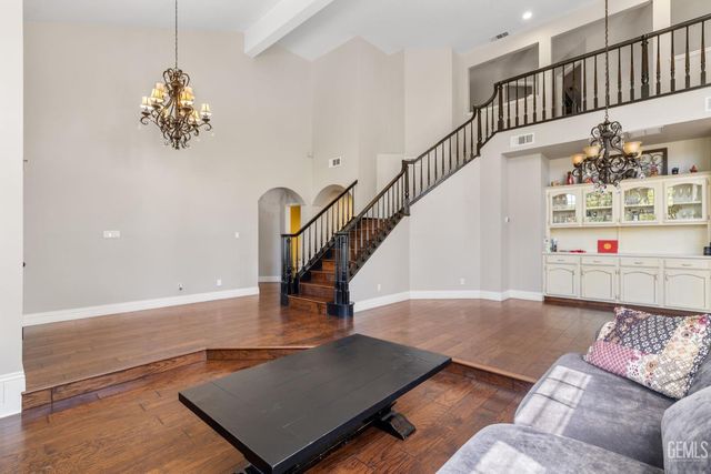 7704 Jill Jean Avenue, Bakersfield, CA 93308