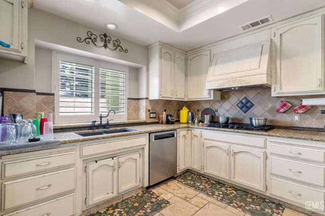 7704 Jill Jean Avenue, Bakersfield, CA 93308