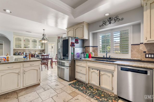 7704 Jill Jean Avenue, Bakersfield, CA 93308