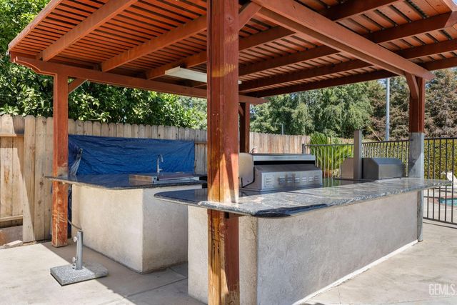 7704 Jill Jean Avenue, Bakersfield, CA 93308