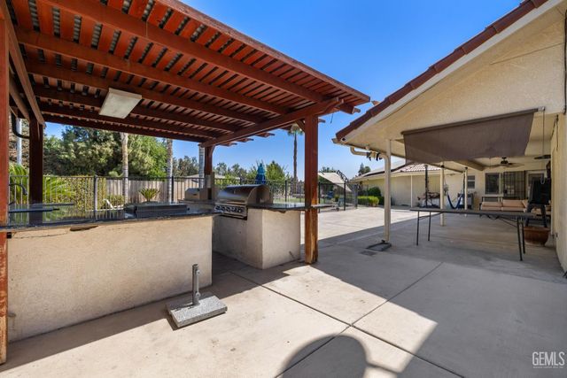 7704 Jill Jean Avenue, Bakersfield, CA 93308