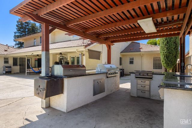 7704 Jill Jean Avenue, Bakersfield, CA 93308