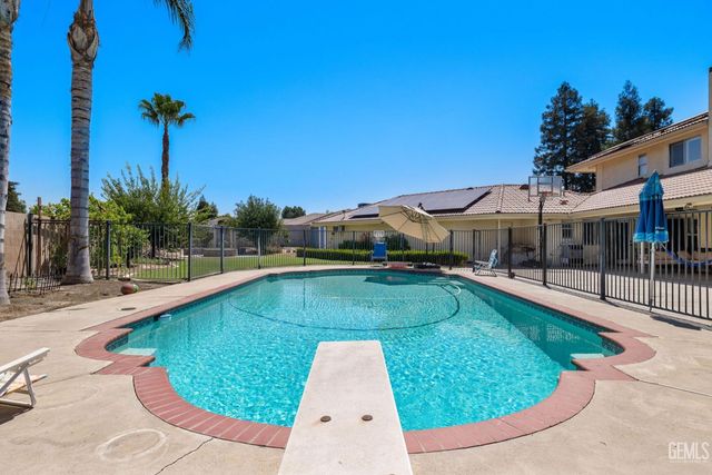 7704 Jill Jean Avenue, Bakersfield, CA 93308