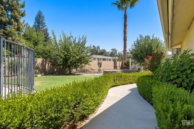 7704 Jill Jean Avenue, Bakersfield, CA 93308