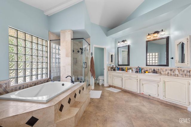 7704 Jill Jean Avenue, Bakersfield, CA 93308