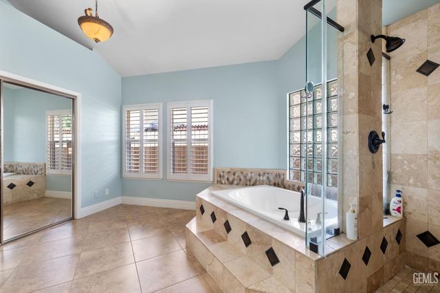 7704 Jill Jean Avenue, Bakersfield, CA 93308