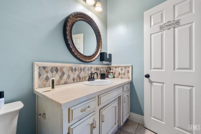 7704 Jill Jean Avenue, Bakersfield, CA 93308