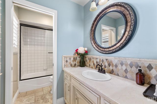 7704 Jill Jean Avenue, Bakersfield, CA 93308