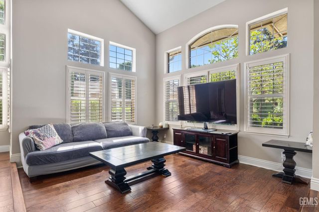 7704 Jill Jean Avenue, Bakersfield, CA 93308