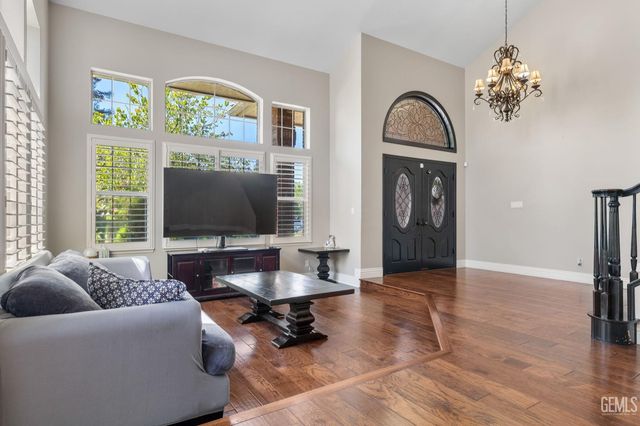 7704 Jill Jean Avenue, Bakersfield, CA 93308