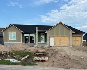 2710 N Bracken St, Wichita, KS 67226