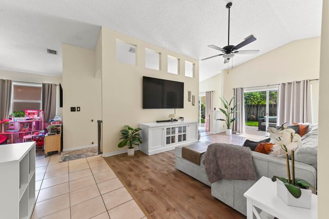 6578 Geneva Street, Lake Worth, FL 33467