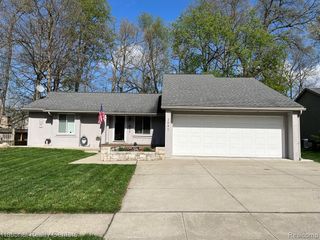 1041 Fairway Trails Drive, Brighton, MI 48116