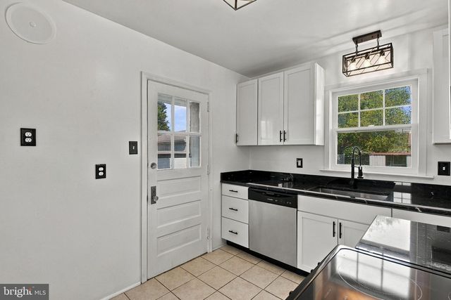 303 GREYSTONE RD, York, PA 17402
