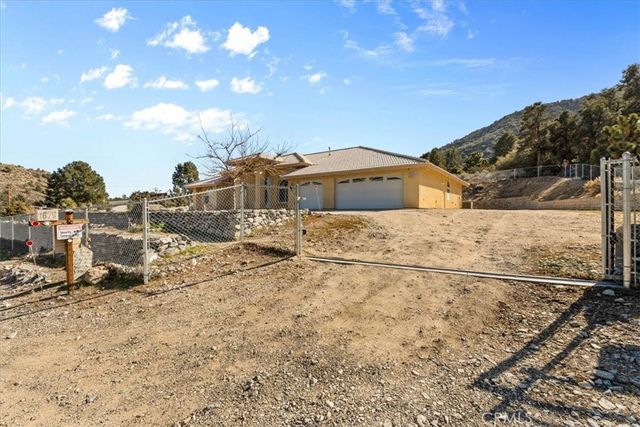 1679 Desert Front, Wrightwood, CA 92397