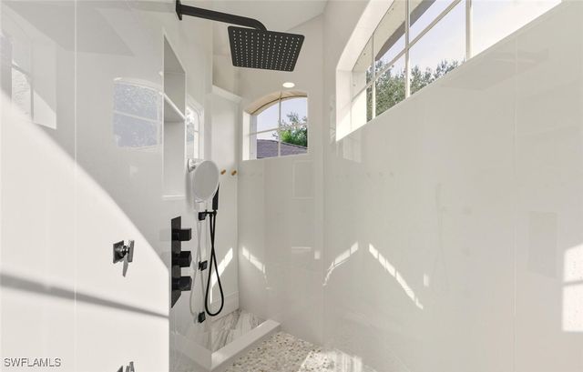 2257 Valencia Lakes CIR, Naples, FL 34120