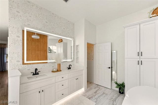 2257 Valencia Lakes CIR, Naples, FL 34120