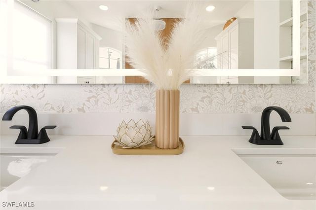 2257 Valencia Lakes CIR, Naples, FL 34120