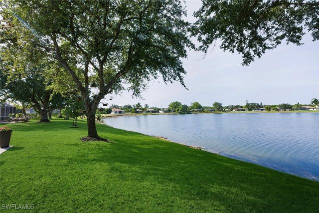 2257 Valencia Lakes CIR, Naples, FL 34120