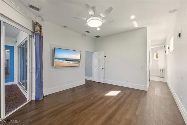 2257 Valencia Lakes CIR, Naples, FL 34120