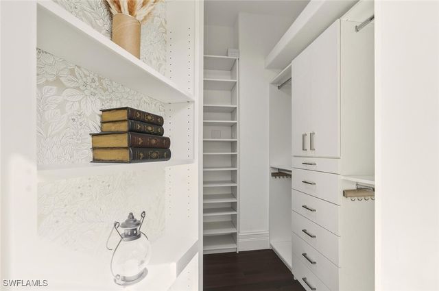 2257 Valencia Lakes CIR, Naples, FL 34120