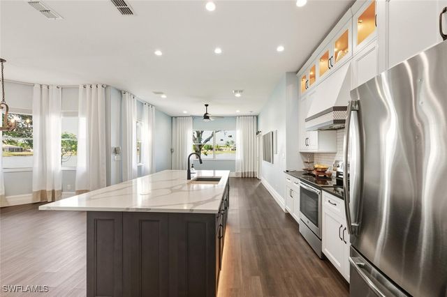 2257 Valencia Lakes CIR, Naples, FL 34120