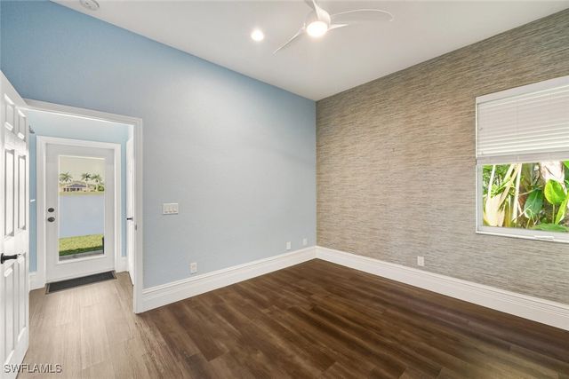 2257 Valencia Lakes CIR, Naples, FL 34120