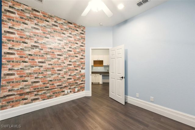 2257 Valencia Lakes CIR, Naples, FL 34120