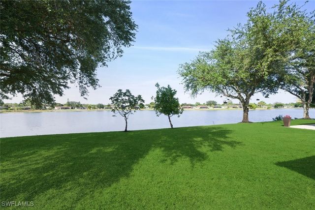 2257 Valencia Lakes CIR, Naples, FL 34120