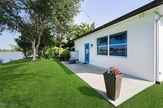 2257 Valencia Lakes CIR, Naples, FL 34120