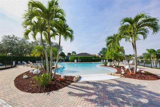 2257 Valencia Lakes CIR, Naples, FL 34120