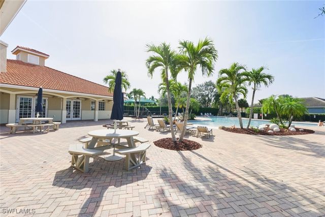 2257 Valencia Lakes CIR, Naples, FL 34120