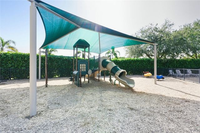 2257 Valencia Lakes CIR, Naples, FL 34120