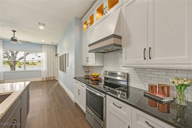 2257 Valencia Lakes CIR, Naples, FL 34120