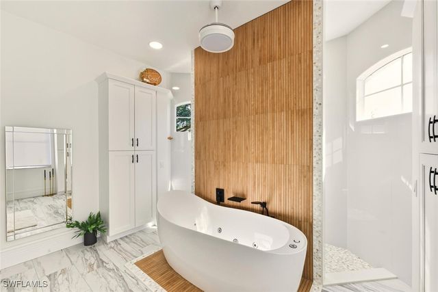 2257 Valencia Lakes CIR, Naples, FL 34120