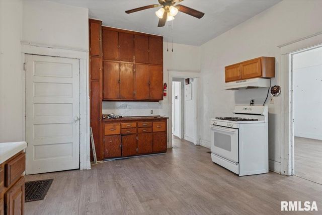 2205 S 11TH Street, Springfield, IL 62703