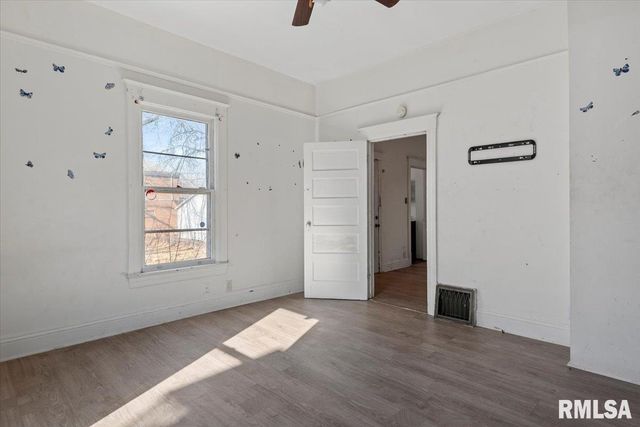 2205 S 11TH Street, Springfield, IL 62703