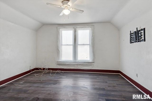 2205 S 11TH Street, Springfield, IL 62703