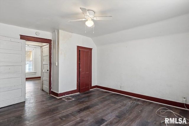 2205 S 11TH Street, Springfield, IL 62703