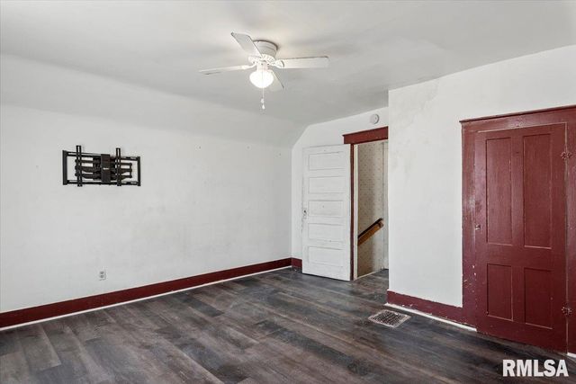 2205 S 11TH Street, Springfield, IL 62703