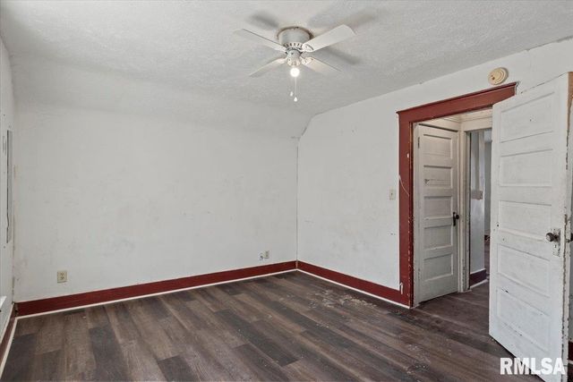 2205 S 11TH Street, Springfield, IL 62703