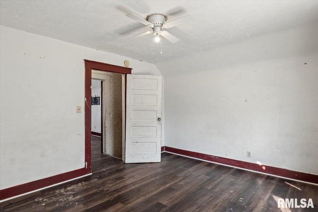 2205 S 11TH Street, Springfield, IL 62703