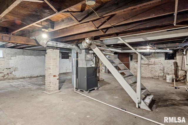 2205 S 11TH Street, Springfield, IL 62703