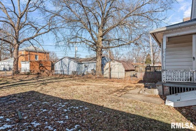 2205 S 11TH Street, Springfield, IL 62703