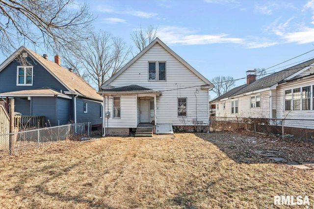 2205 S 11TH Street, Springfield, IL 62703