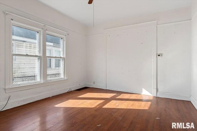 2205 S 11TH Street, Springfield, IL 62703