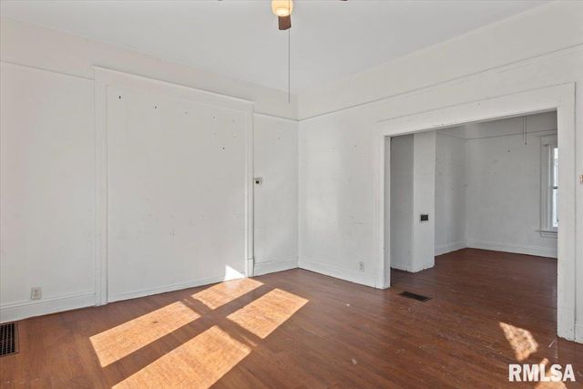 2205 S 11TH Street, Springfield, IL 62703